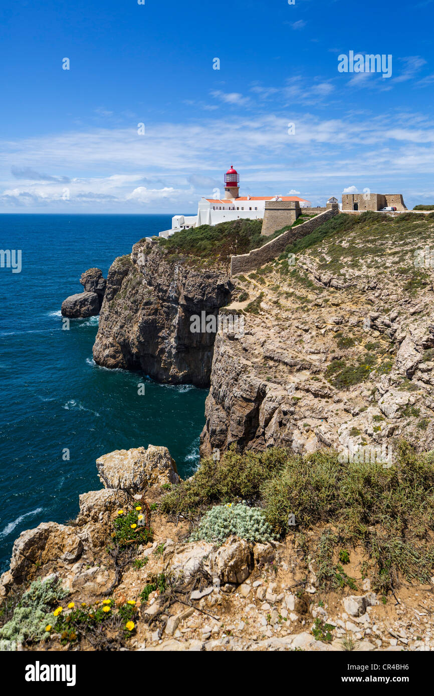Der Leuchtturm am Cabo de Sao Vicente (Kap St. Vincent), der südwestlichste Punkt auf dem europäischen Festland, Algarve, Portugal Stockfoto