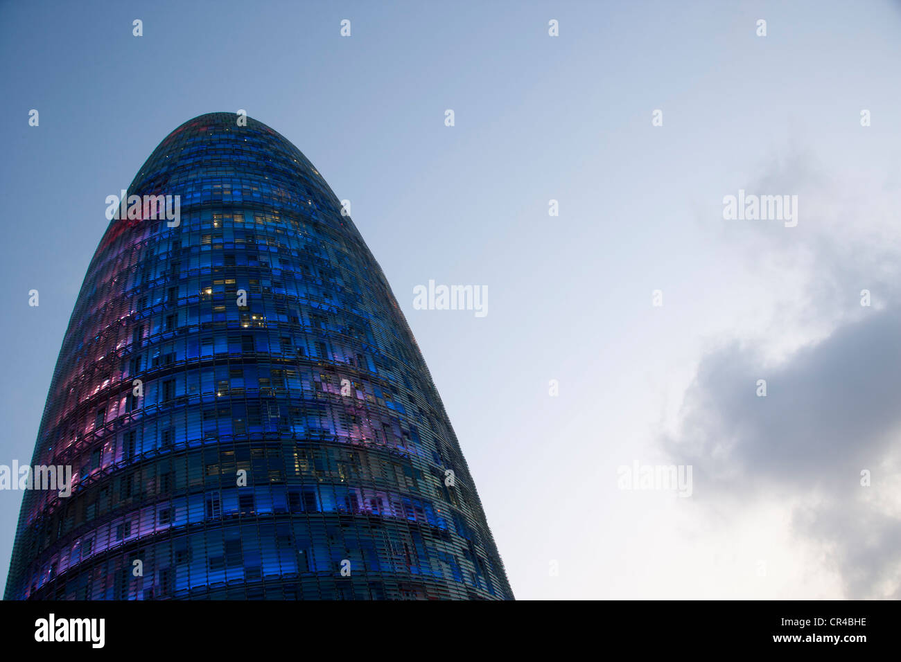 Torre Agbar oder Agbar-Turm, ein Hochhaus 142m, entworfen vom Architekten Jean Nouvel, approbiertes Square, Barcelona, Katalonien, Spanien Stockfoto