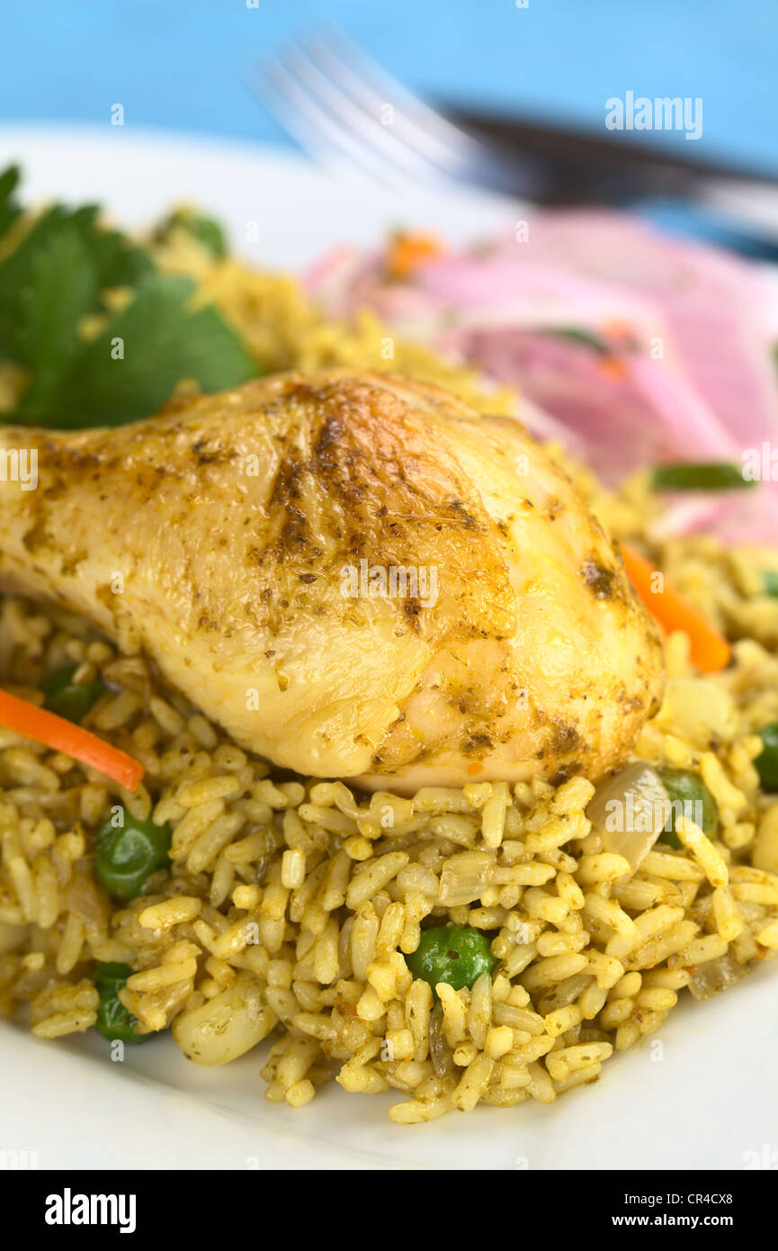 Peruanische Gericht namens Arroz Con Pollo (Reis mit Huhn), die ist ...