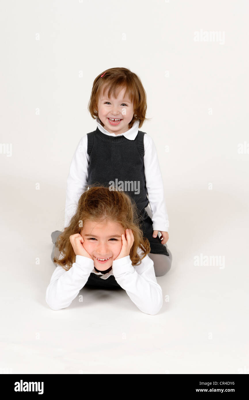 Kinder, zwei Schwestern Stockfoto