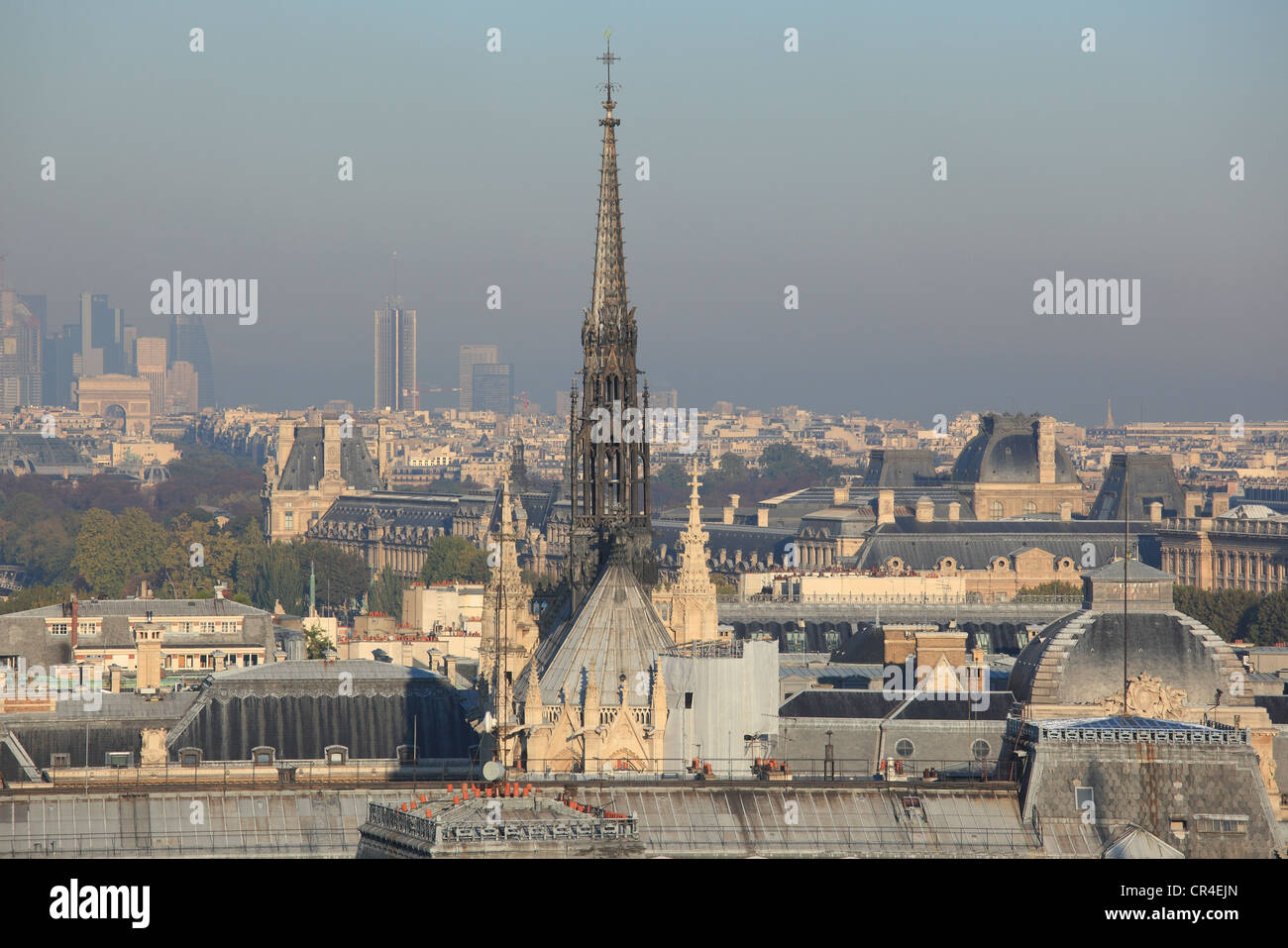 Frankreich, Paris, Ile De La Cite, mit Blick auf die St Chapelle, dem Louvre und dem Arc de Triomphe von Notre-Dame de Paris Stockfoto