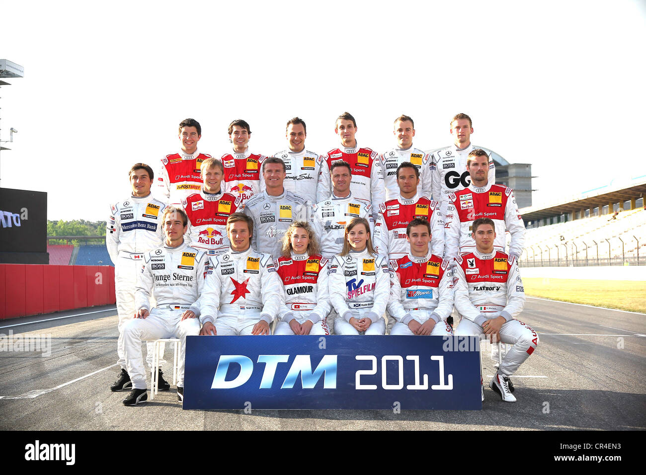 Gruppenfoto der DTM-Rennfahrer im Jahr 2011, hintere Reihe von links: Rockefeller, Molina, Paffett, Jarvis, grün, Engel Stockfoto