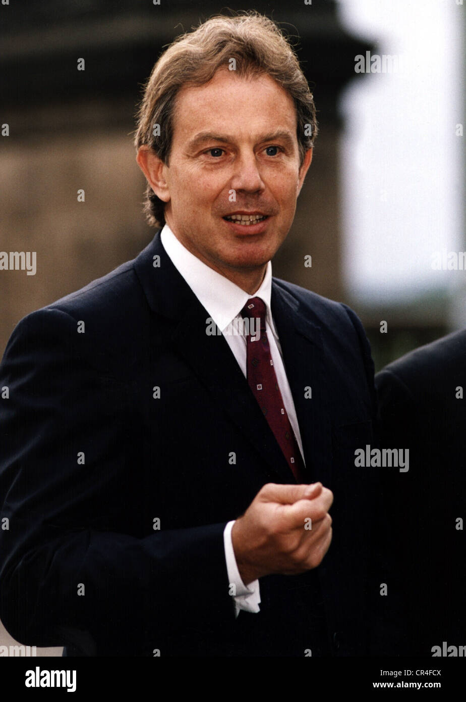 Blair, Tony, * 6.5.1953, britischer Politiker (Labour Party), Premierminister, halbe Länge, in Berlin, 29.6.2000, Stockfoto