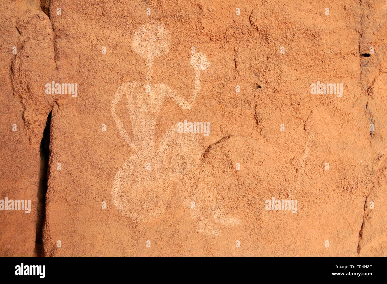 Bemalte sitzenden Person, neolithischen Felsmalereien von Tadrart, Tassili n ' Ajjer National Park, UNESCO-Weltkulturerbe, Algerien Stockfoto