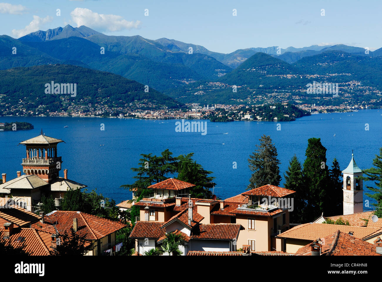 Italien, Piemont, Stresa und Lago Maggiore gesehen von der Straße zwischen Brovello Carpugnino und Stresa Stockfoto