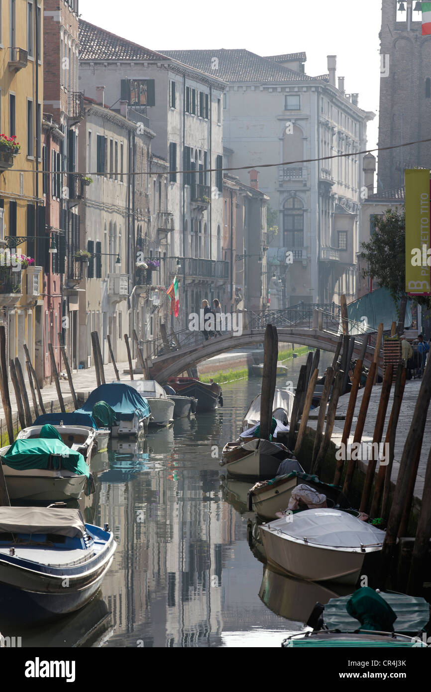 Boote, Kanal, Bezirk Dorsoduro, Venedig, UNESCO-Weltkulturerbe, Venetien, Italien, Europa Stockfoto