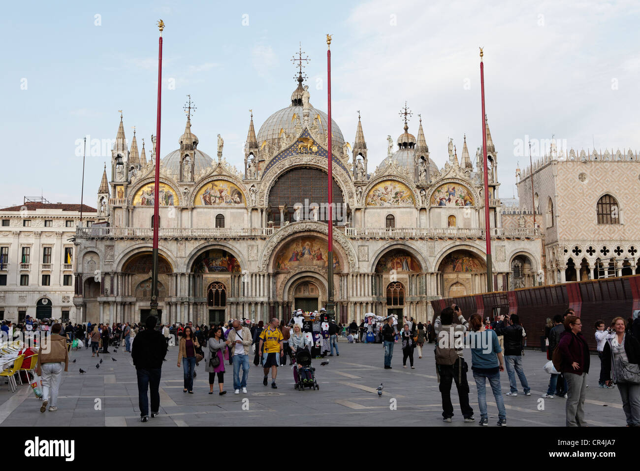 Markus Basilika, Basilica di San Marco, Piazza San Marco, Markusplatz entfernt, Venedig, UNESCO-Welterbe, Venetien, Italien Stockfoto