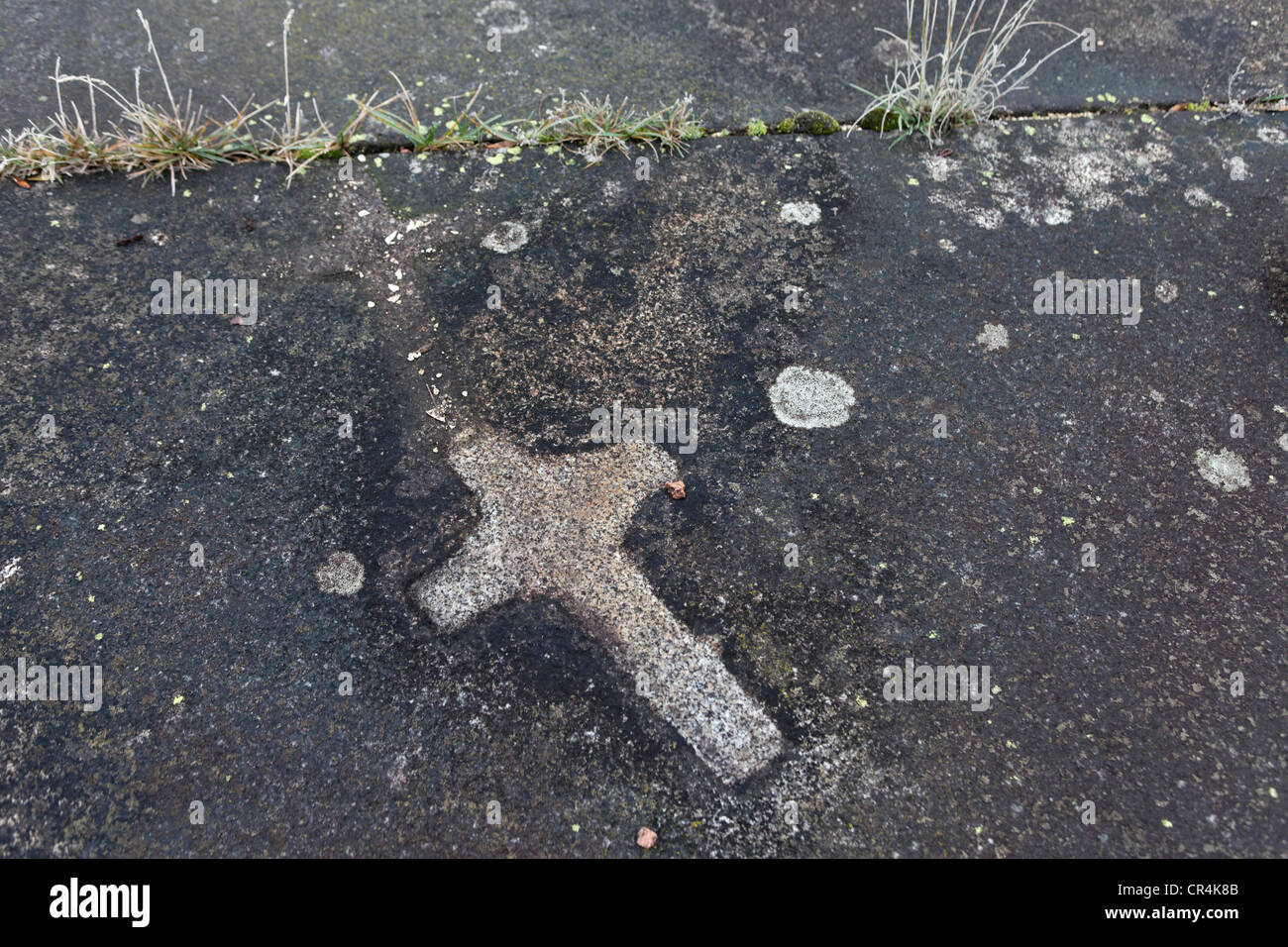 Überqueren Sie auf Stein, Friedhof, Livradois, Frankreich, Europa Stockfoto