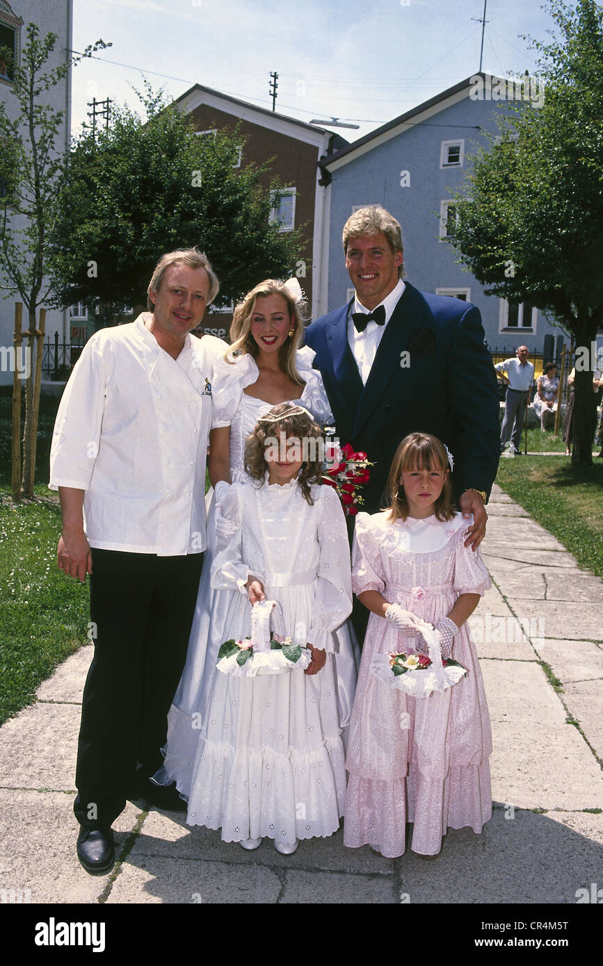 Moller Ralf 12 1 1959 Deutscher Schauspieler Halbe Lange Zur Hochzeit Mit Frau Annette Schubert Alfons Schuhbeck Nips Waging Am See 10 6 1989 Stockfotografie Alamy