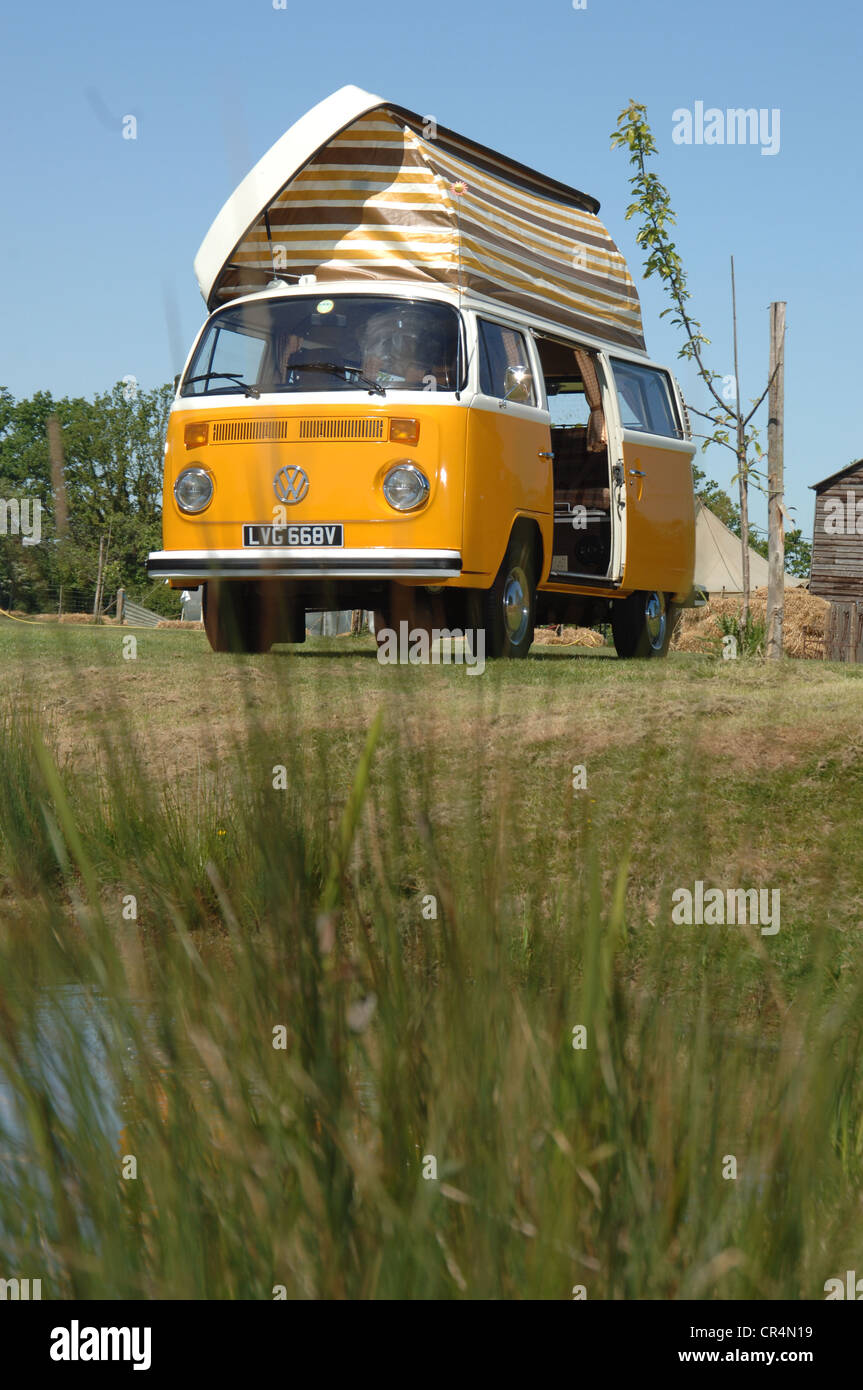 1979-Erker VW Volkswagen-Wohnmobil, Mikro-bus pop Top Dach bis Stockfoto