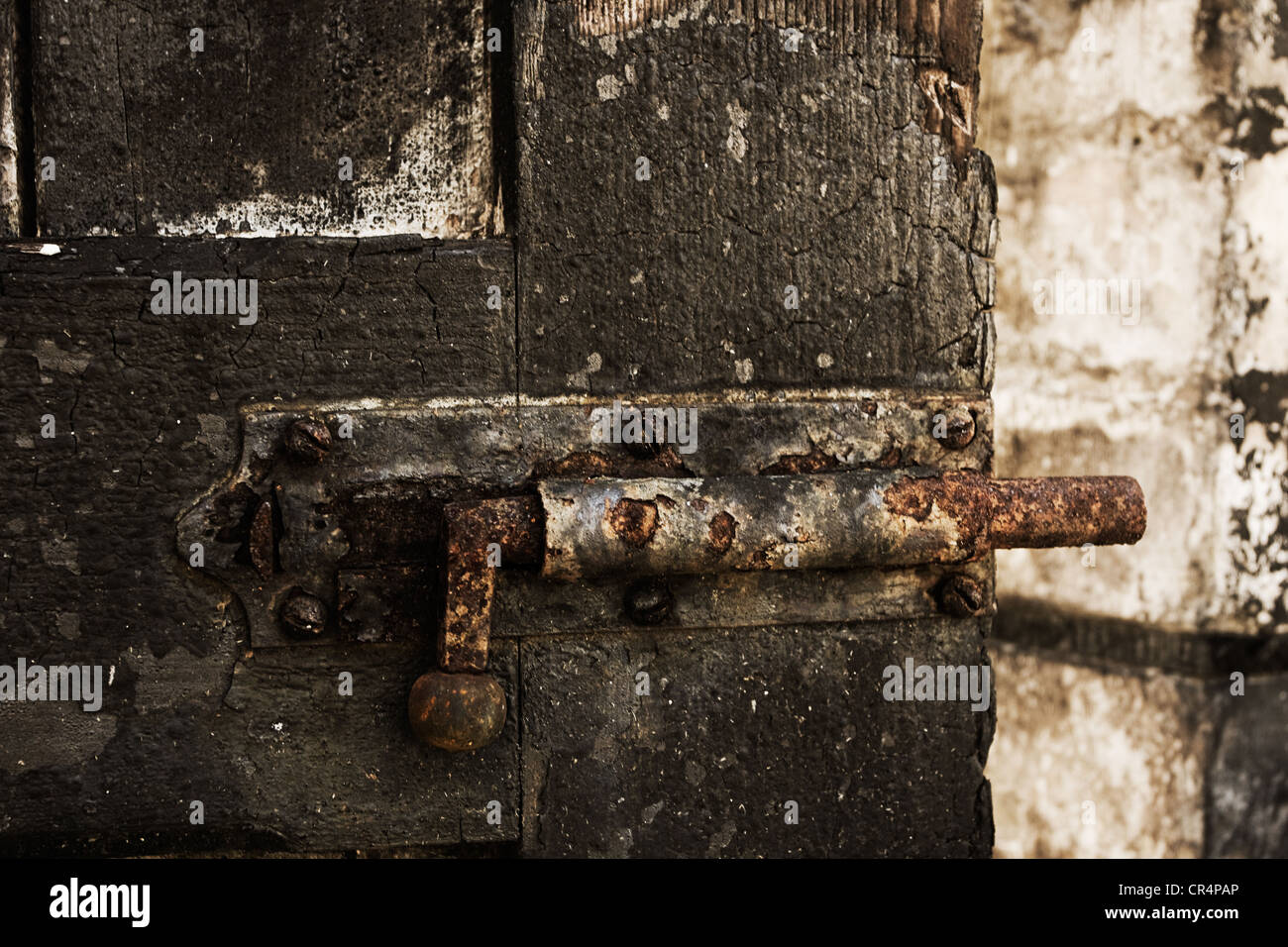 Rostige alte unbenutzte Schraube Stockfoto