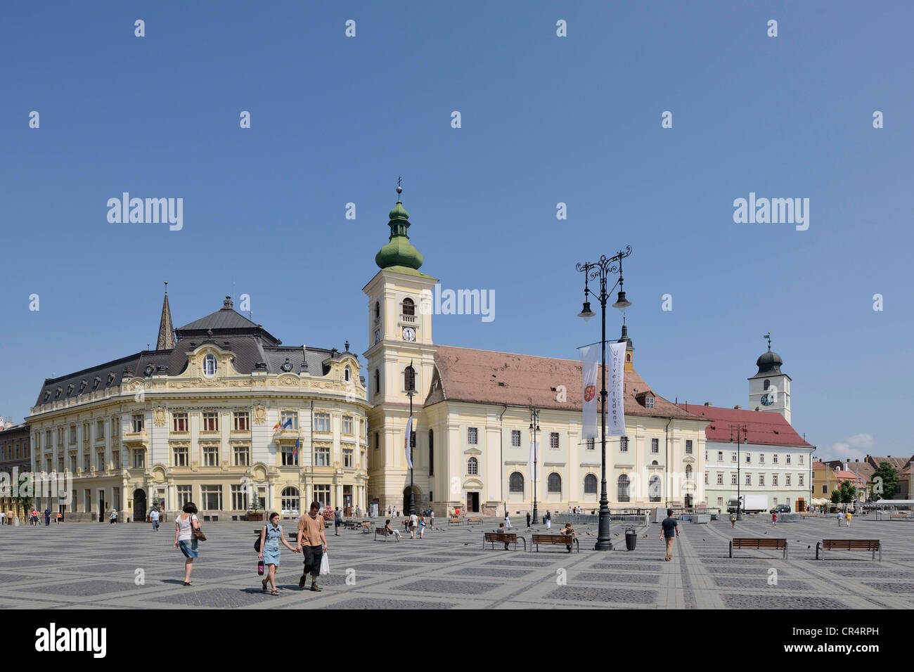 Piata Mare Square mit der katholischen Kirche, Sibiu, Rumänien, Europa Stockfoto