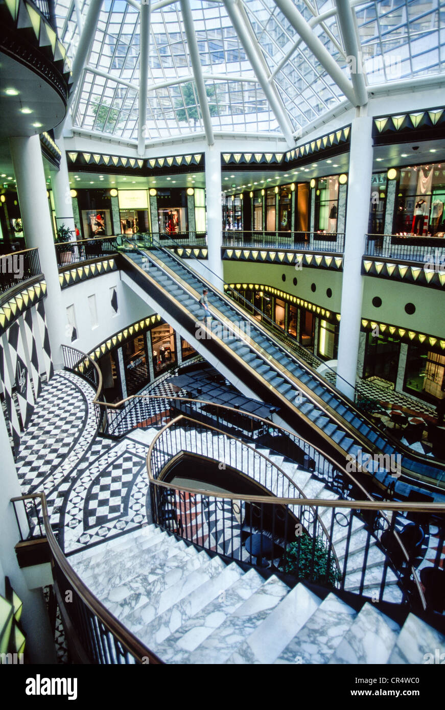 Das Art déco-Interieur des Einkaufszentrums Quartier 206 in Berlin im Jahr 2003, Deutschland Stockfoto