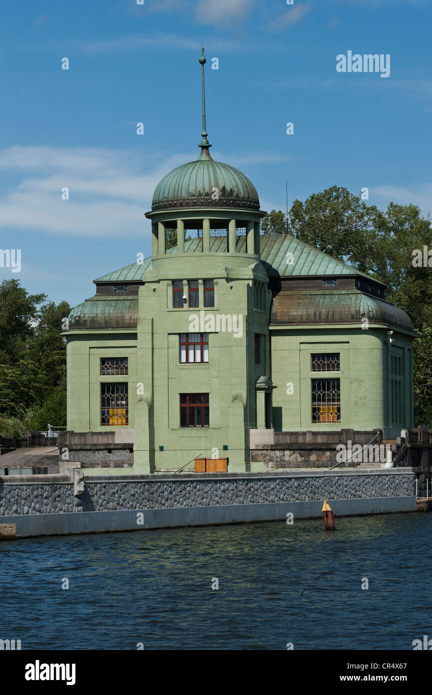 Hydroelektrischen Kraftwerk am Fluss Vitava, das Gebäude ist ein Nachbau des Gebäudes, das die Atombombe Explosion überlebt Stockfoto