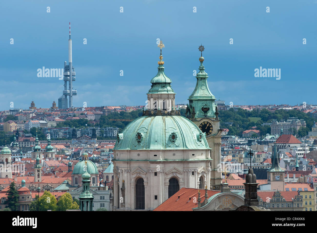 Blick auf Prag und die St.-Nikolaus-Kathedrale, Böhmen, Tschechische Republik, Europa Stockfoto