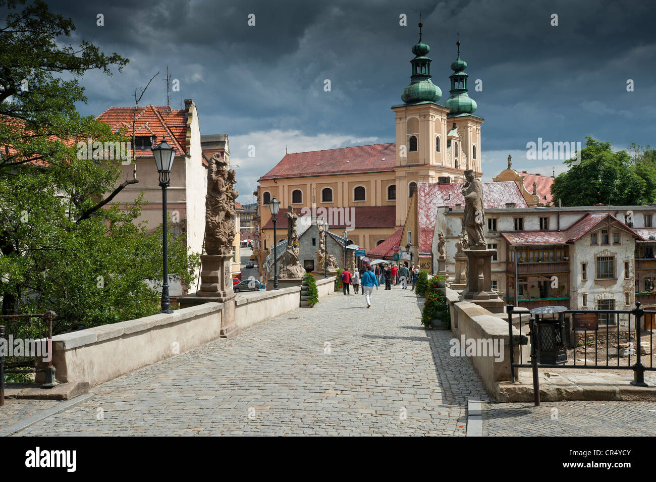 Gotische Brücke und Franziskanerkirche, Glatz, Niederschlesien, Kleinpolen oder Kleinpolen, Polen, Europa, PublicGround Stockfoto