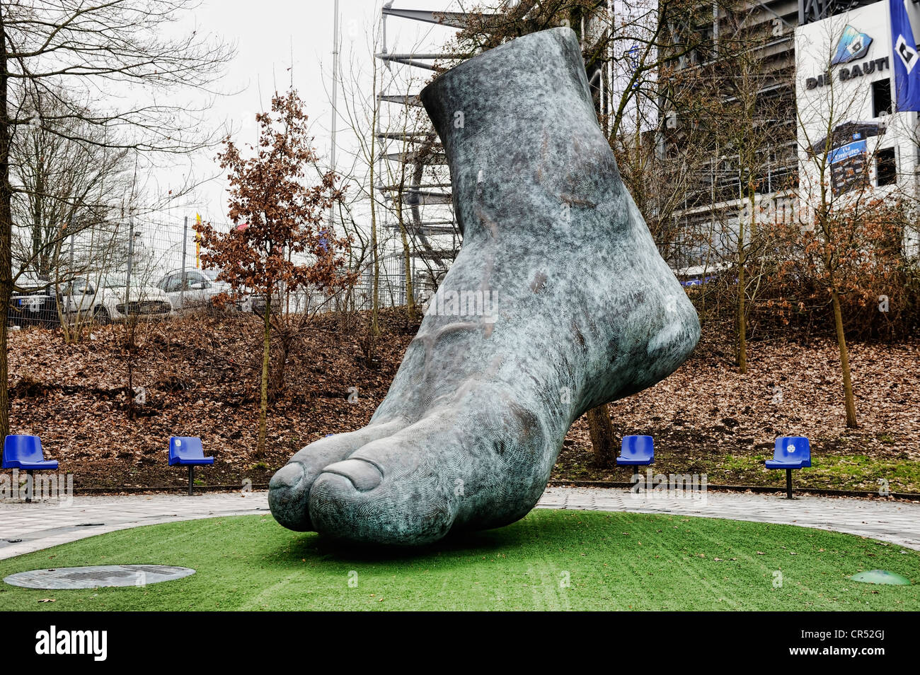 Denkmal, Fuß der Fußballlegende Uwe Seeler von Brigitte Schmitges, Stadion Imtech Arena in Hamburg, Deutschland, Europa Stockfoto