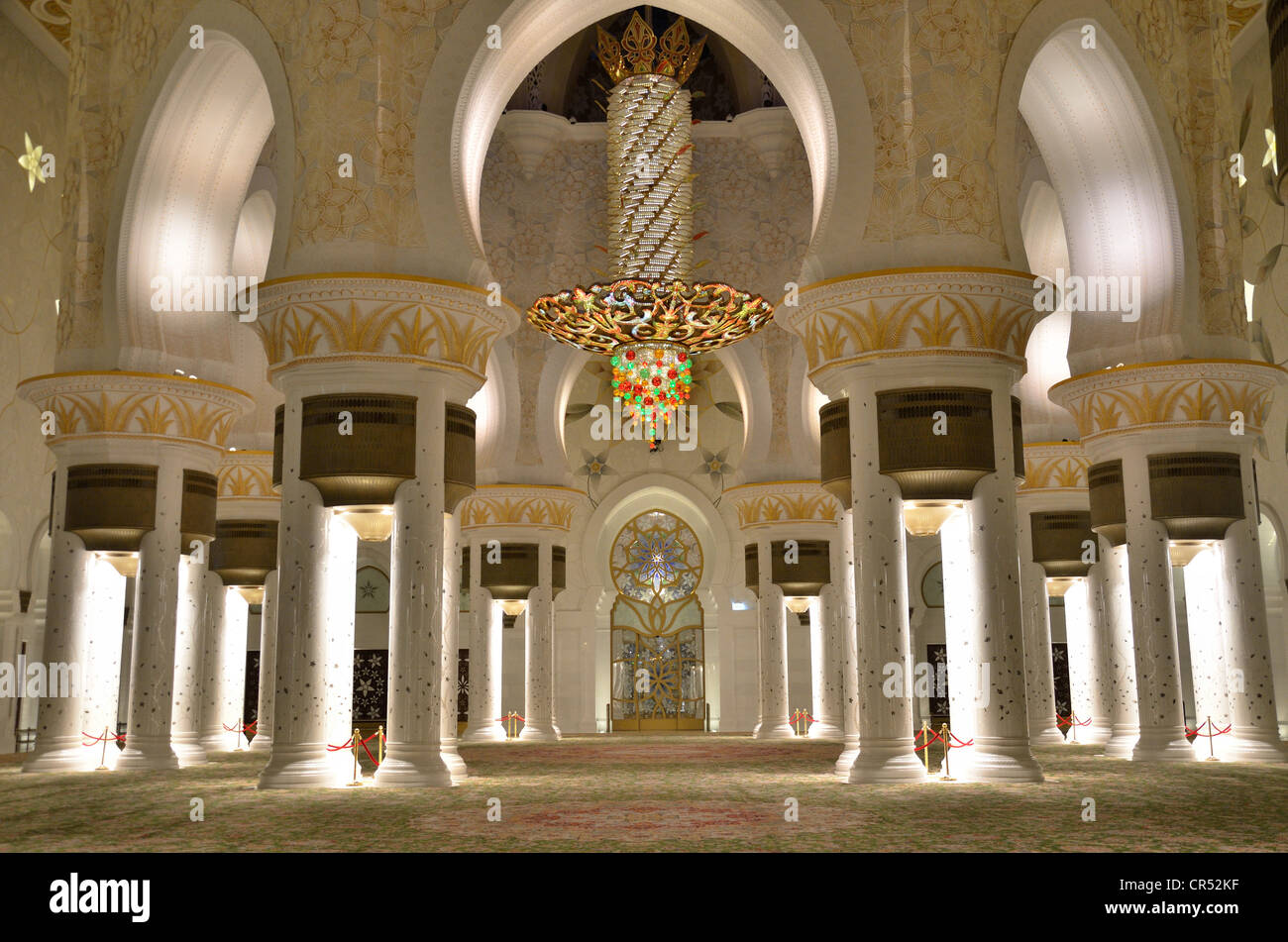 Betsaal der Sheikh-Zayed-Moschee, Abu Dhabi, Vereinigte Arabische Emirate, Arabische Halbinsel, Asien Stockfoto