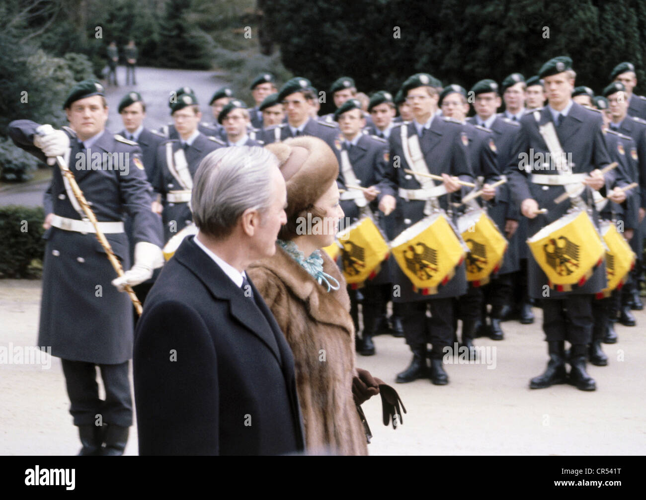 Beatrix, * 31.1.1938, Königin der Niederlande 30.4.1980 - 30.4.2013, Staatsbesuch in Westdeutschland, Empfang durch Bundespräsident Karl Carstens, Befriedigung der militärischen Ehrengarde, Bonn, 1.3.1982, Stockfoto