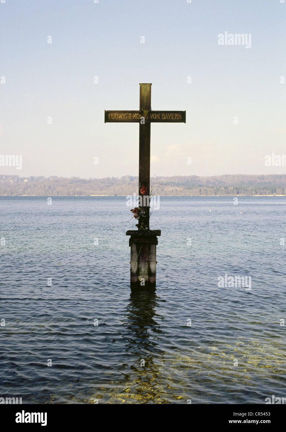 Louis II., 25.8.1845 - 13.6.1886, König von Bayern 10.3.1864 - 13.6.1886, Gedenkkreuz in Starnberger See, Oberbayern, 2002, Stockfoto