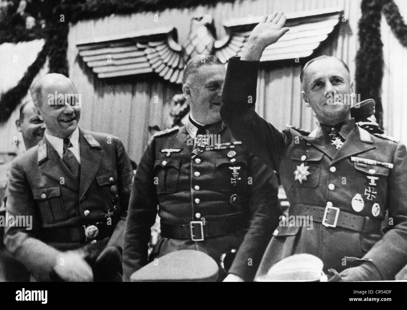 Rommel, Erwin, 15.11.1891 - 14.10.1944, deutscher General, halbe Länge, mit Artur Görlitzer, Feldmarschall Wilhelm Keitel, als Gast auf dem VIP-Stand kurz vor einer Rede von Hitler, Sportpalast, Berlin, 30.9.1942, Stockfoto