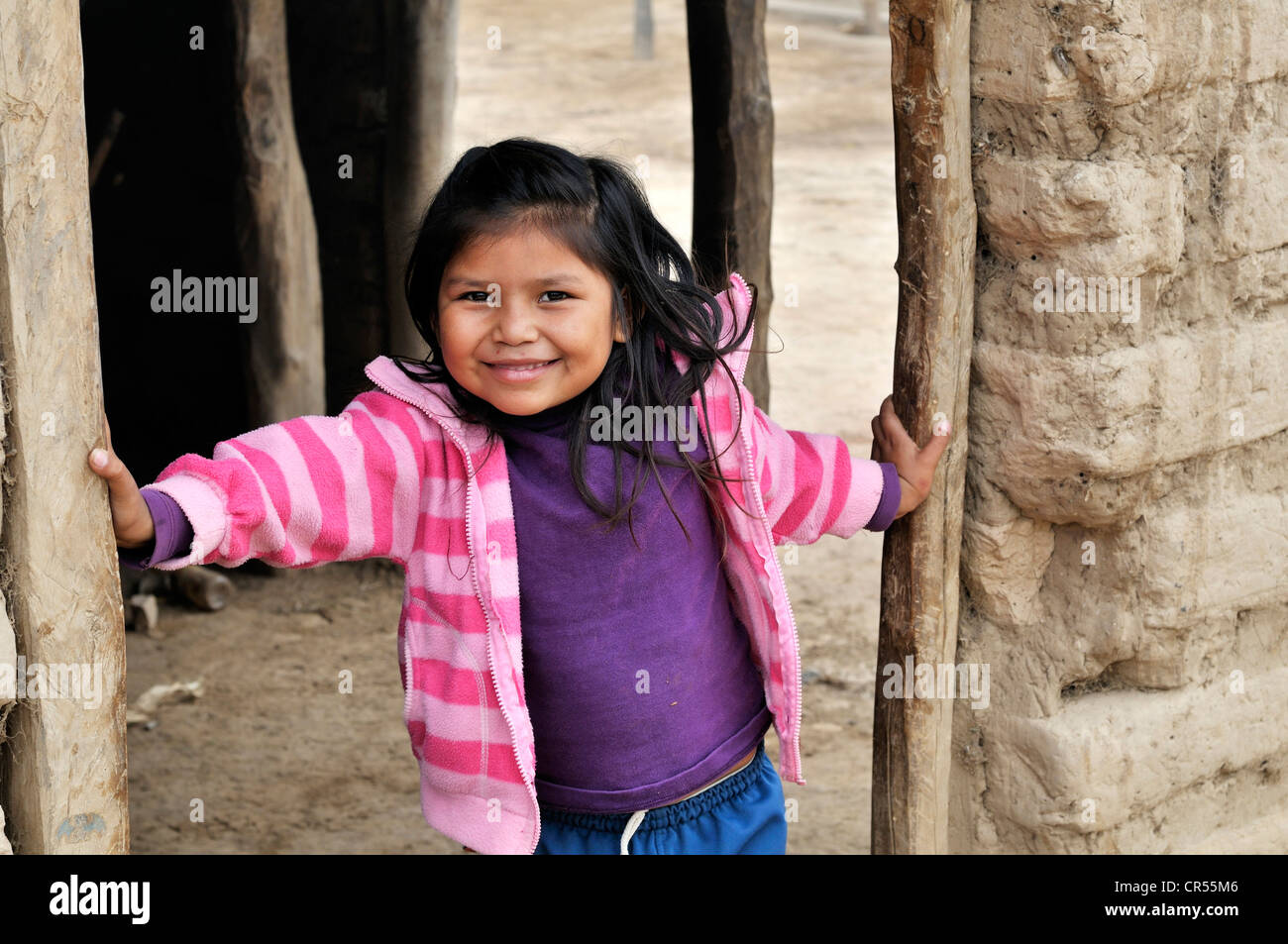 Indigene Mädchen aus der Wichi-Indianer-Stamm, 6 Jahre, La Curvita Indigena Gemeinschaft, Gran Chaco, Argentinien, Südamerika Stockfoto