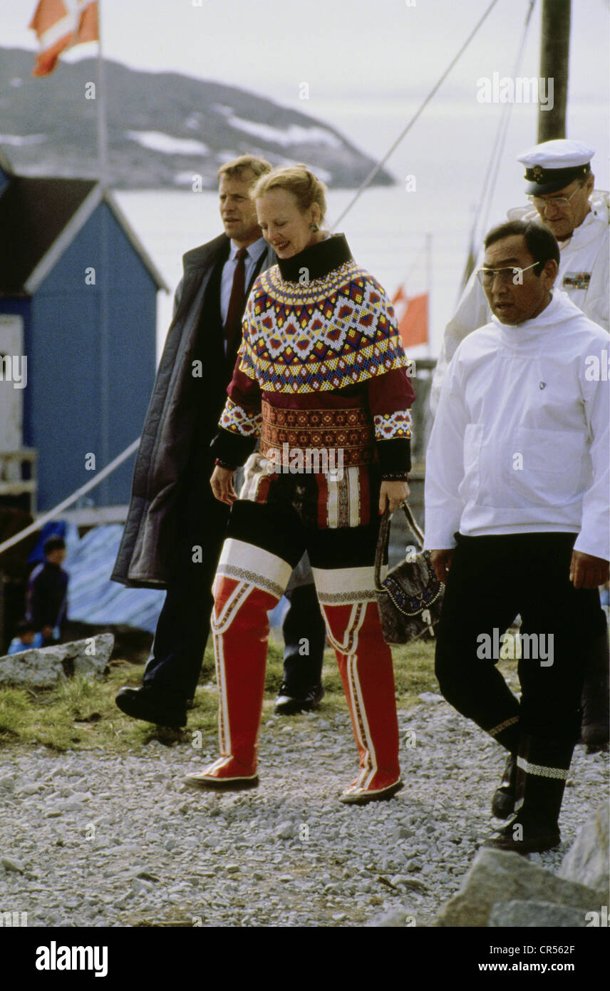 Margaret II, * 16.4.1940, Königin von Dänemark seit 14.1.1972, Staatsbesuch in Grönland, 1990, mit den Premierministern Jonathan Motzfeldt und Jens Otto Krag, Stockfoto