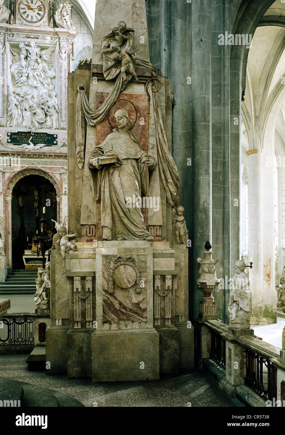 Bernard von Clairvaux, ca. 1090 - 20.8.1153, Heiliger, französischer Geistlicher, in voller Länge, Statue von Johann Georg Dirr, ca. 298, Marmor, Abteikirche, Kloster der Cistercier, Salem, Baden-Württemberg, Stockfoto