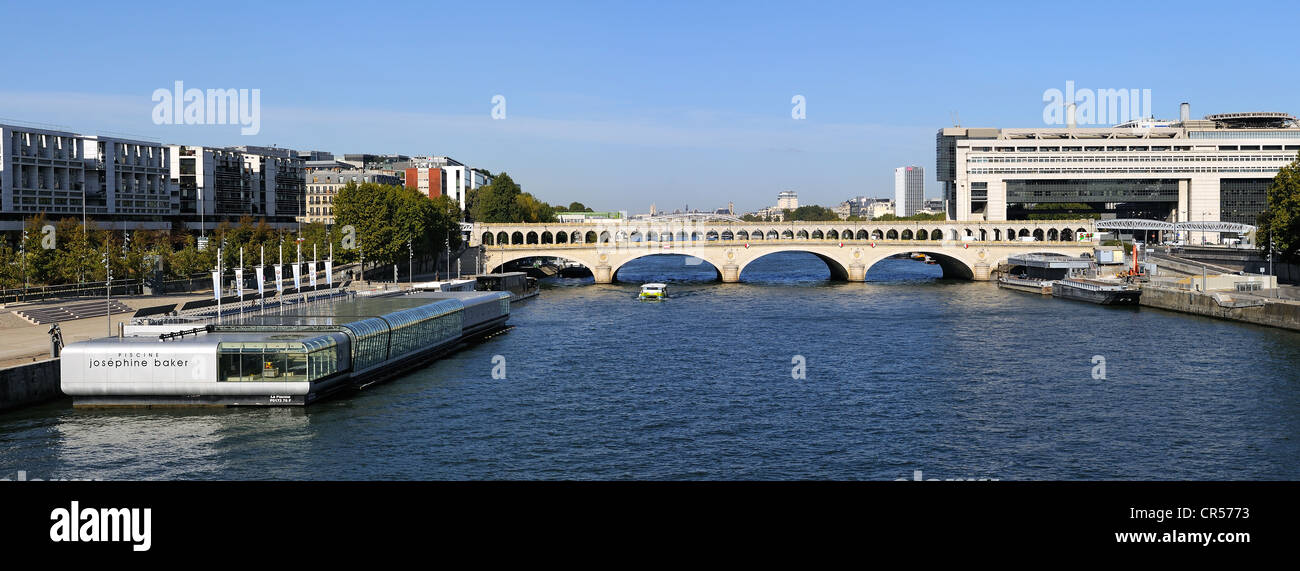 Frankreich, Paris, der Pont de Bercy, Ministeriums für Wirtschaft und Finanzen von den Architekten Paul Chemetov und Borja Huidobro, das Boot Stockfoto