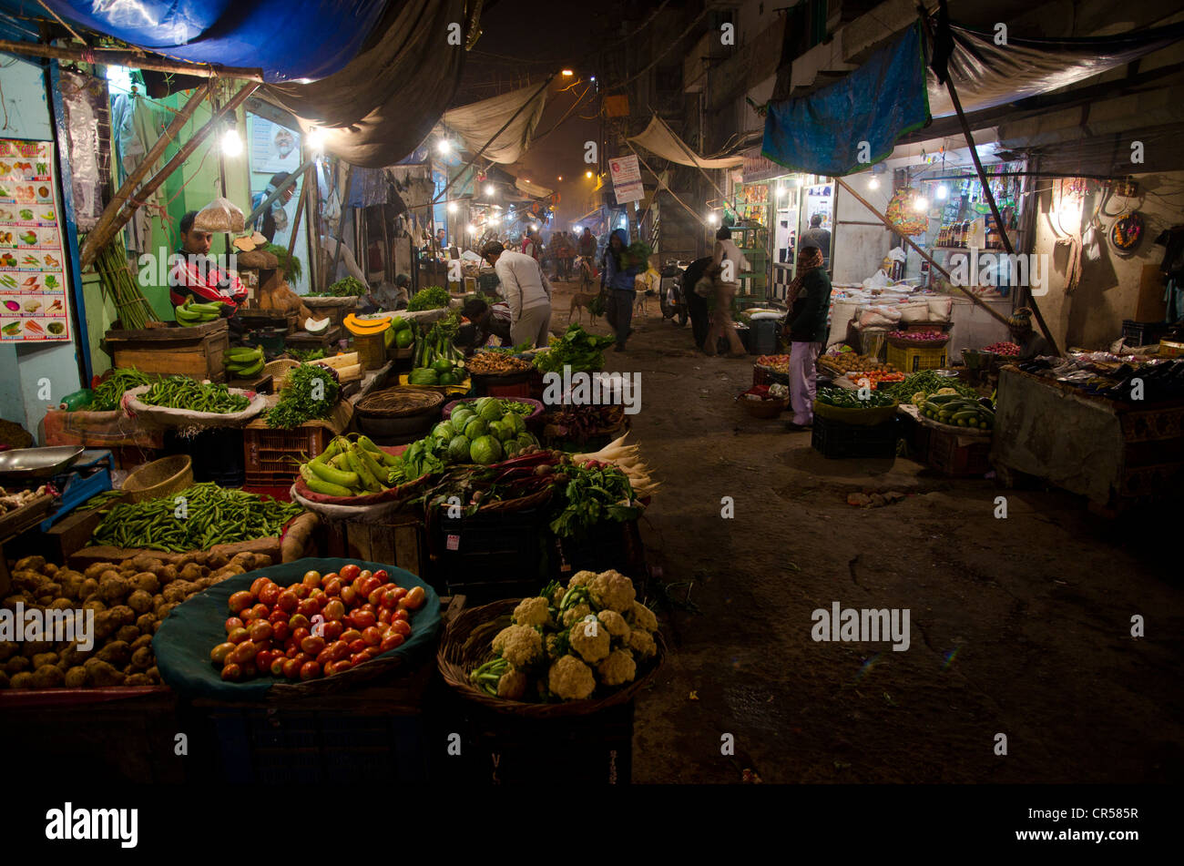 Gemüse stall auf dem Nachtmarkt in der Vorstadt von Paharganj, Neu Delhi, Indien, Asien Stockfoto
