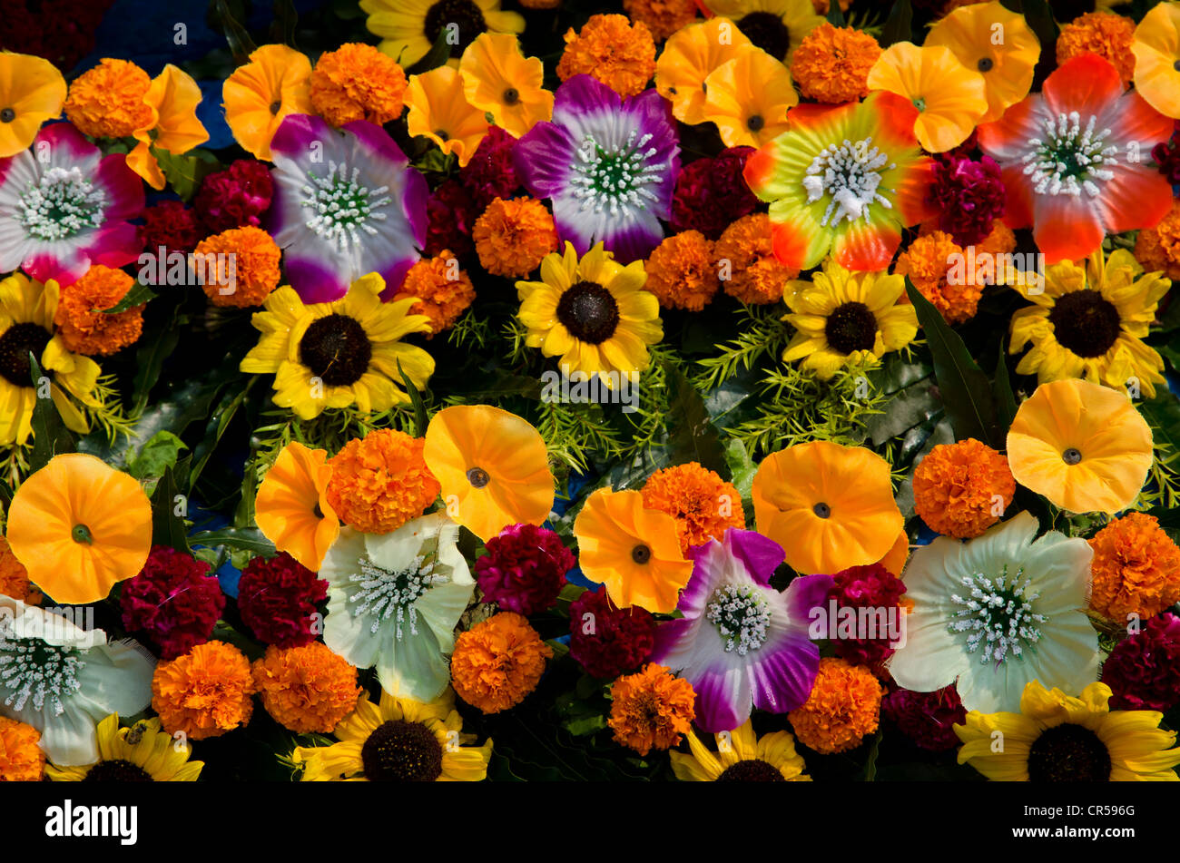 Blumenschmuck auf dem Blumenmarkt von Kolkata, Westbengalen, Indien, Asien Stockfoto
