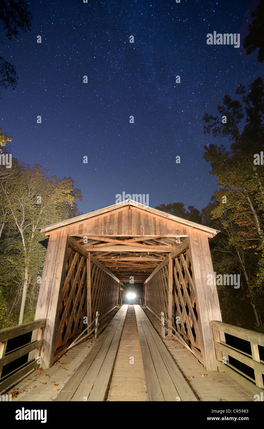 Elder ist überdachte Brücke in North East Georgia/USA. Stockfoto