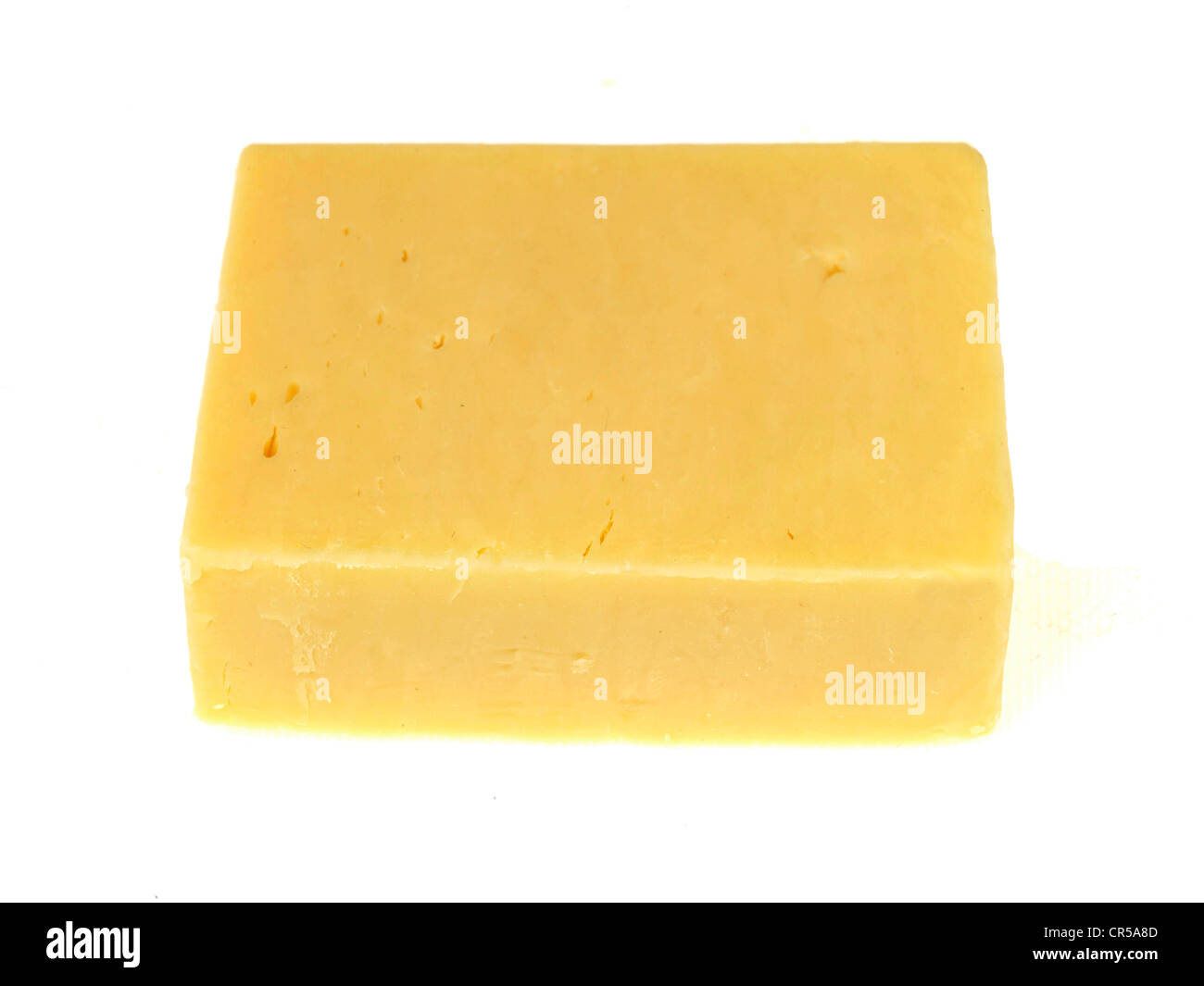 Block von Frische, gesunde Reife Cheddar Käse bereit zu essen, isoliert gegen einen weißen Hintergrund mit Keine Personen Stockfoto