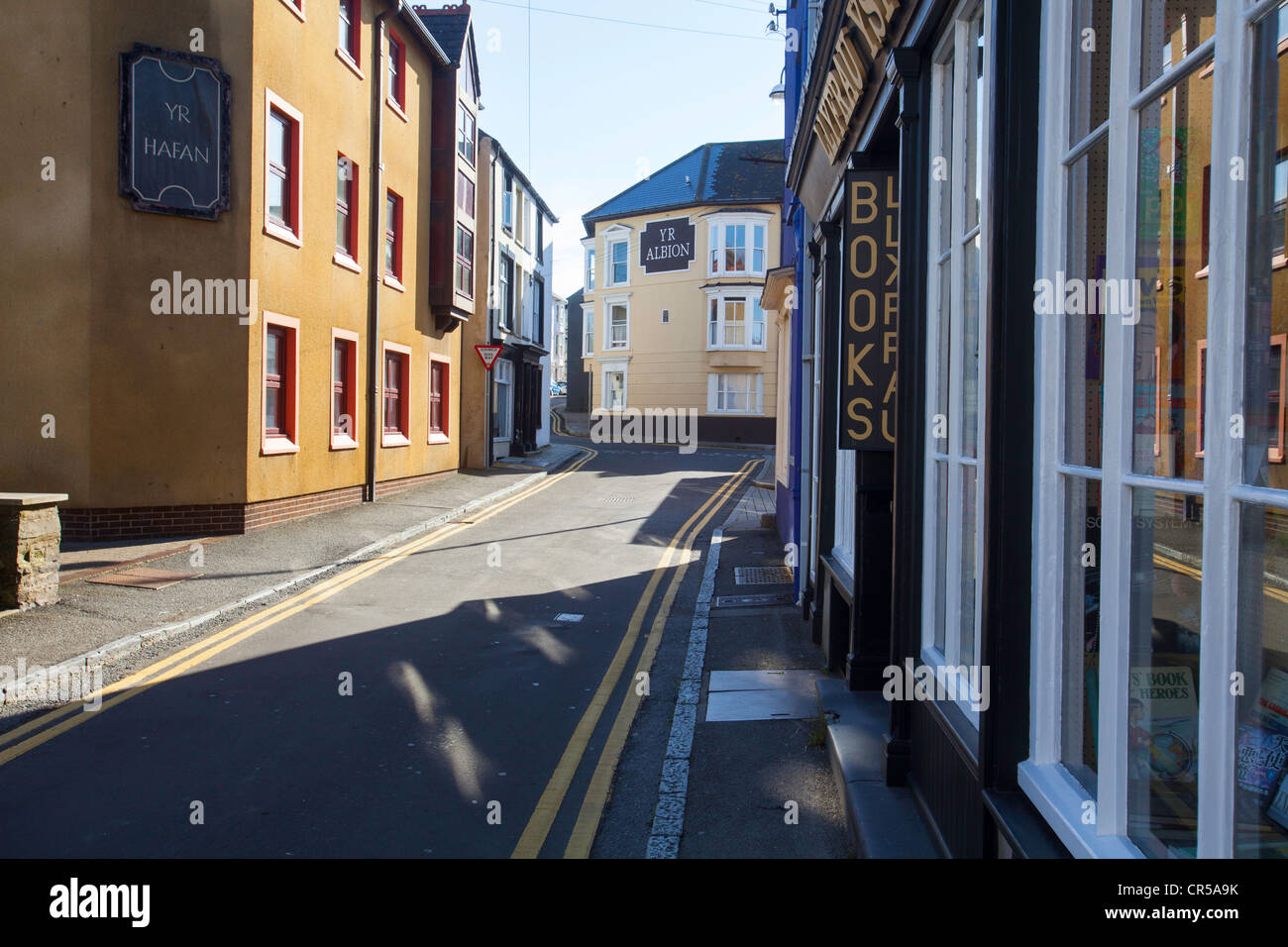 Eine schmale Seitenstraße in der walisischen Küstenstadt von Aberystwyth, Großbritannien. Stockfoto