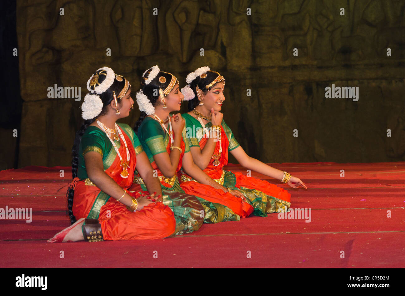 Tänzer bei einem Auftritt während der jährlichen Tanzfestival in Mahabalipuram, Tamil Nadu, Indien, Asien Stockfoto