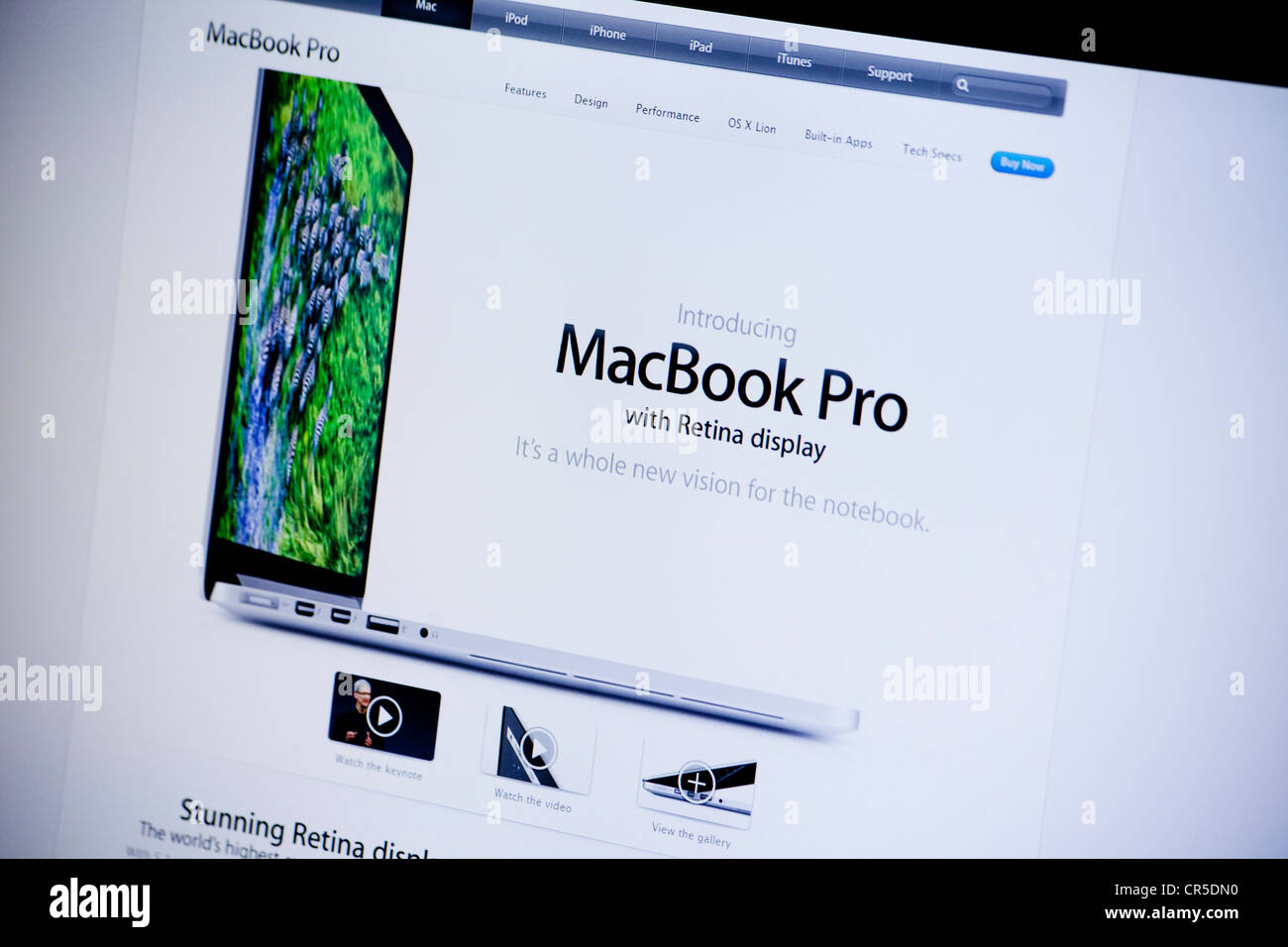 Apple Website Screenshot mit MacBook Pro Retina Display Präsentationsseite Stockfoto