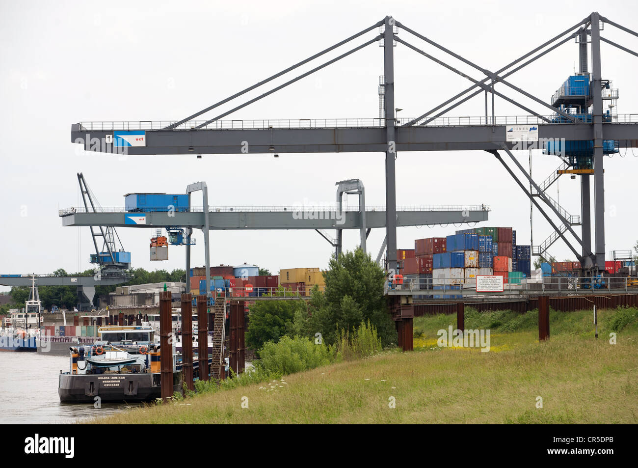 Containerhafen Fluss Rhein Deutschland Stockfoto