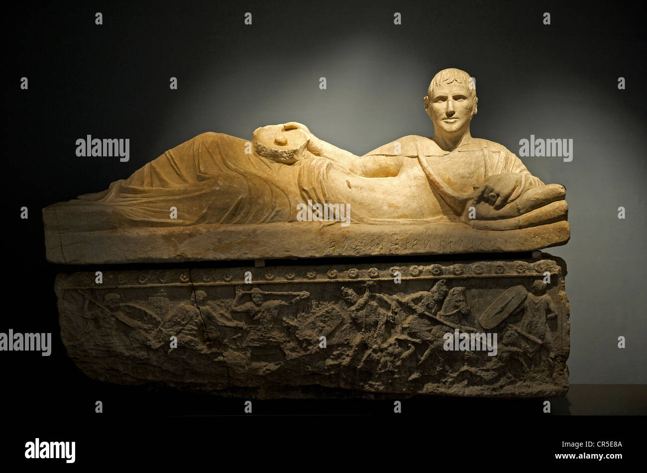 Italien, Toskana, Chiusi, Museo Archeologico Nazionale (Nationales Museum für Archäologie), 3. Jahrhundert n. Chr. Alabaster Sarkophag des Stockfoto