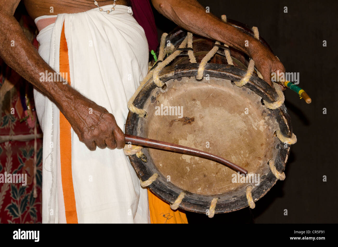 Drummer bei einer Kathakali Leistung, Varkala, Kerala, Indien, Asien Stockfoto