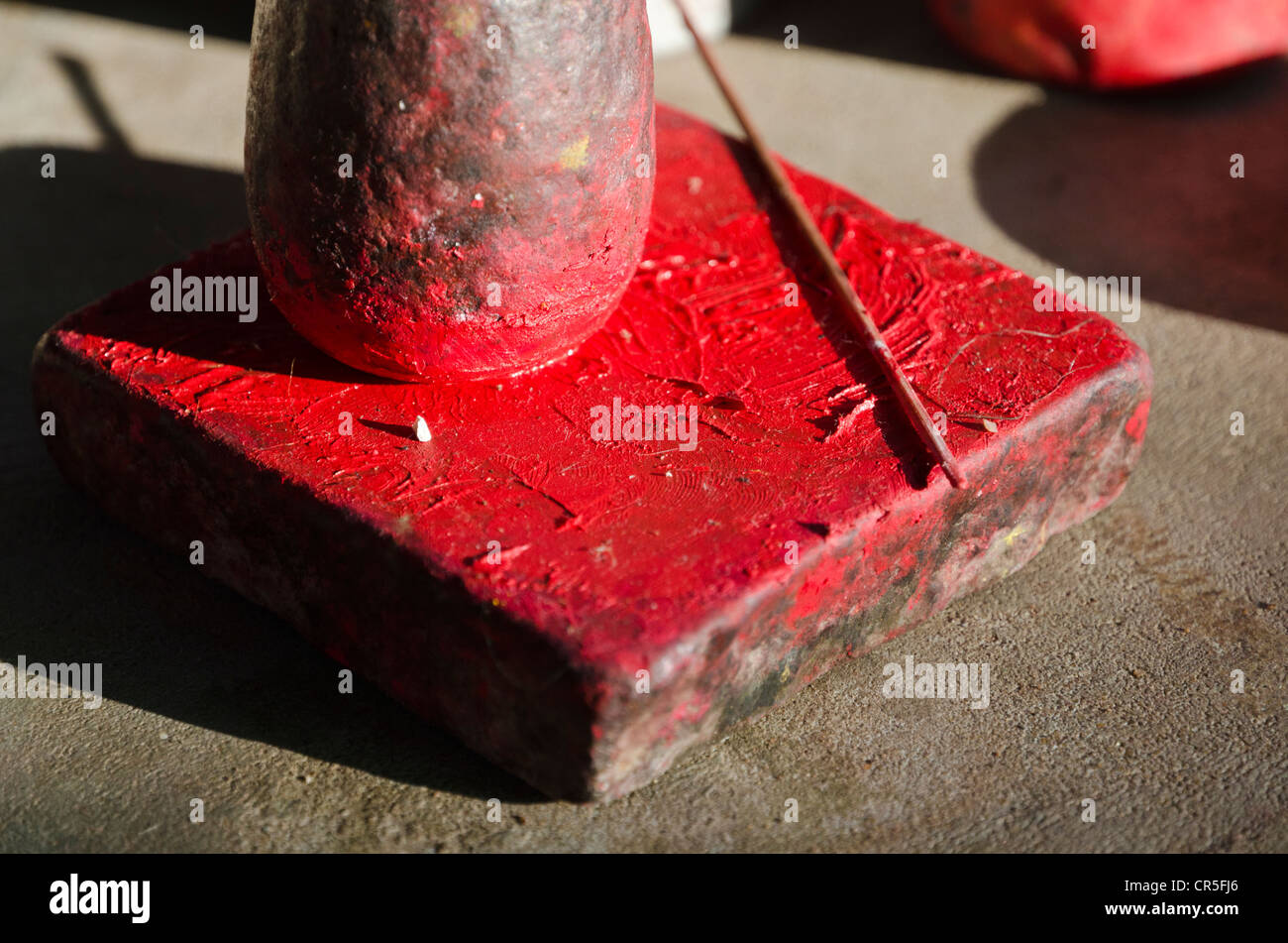 Die Farbe rot für das Make-up von Kathakali-Tänzern besteht aus Chayallium, Varkala, Kerala, Indien, Asien Stockfoto