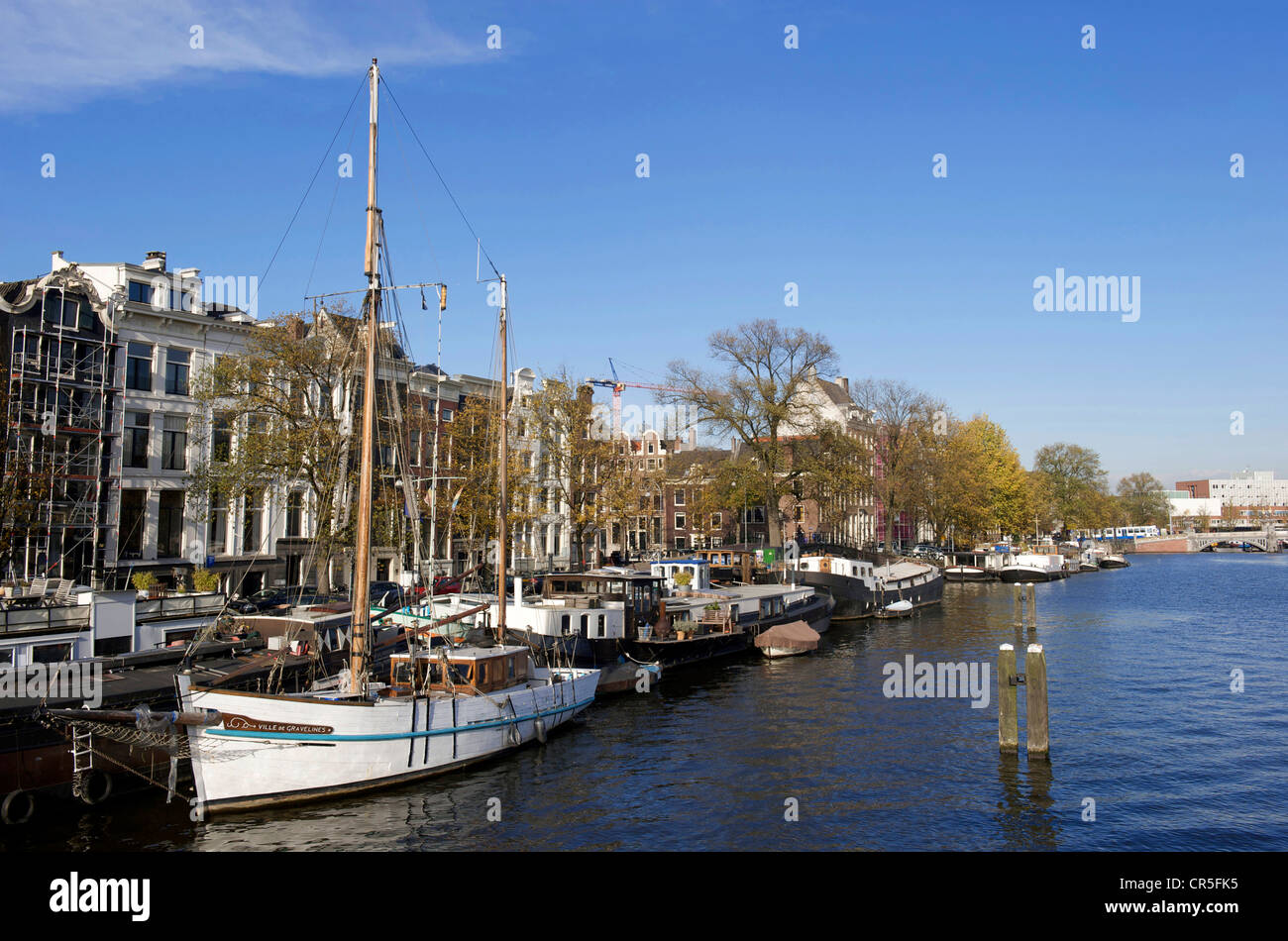 Niederlande, Amsterdam, vor Anker Boot auf Amstel Stockfoto