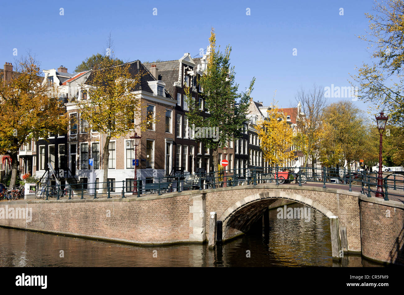 Niederlande, Amsterdam, Brücke bei den Winkel der Herengracht und Reguliersgracht Kanäle Stockfoto