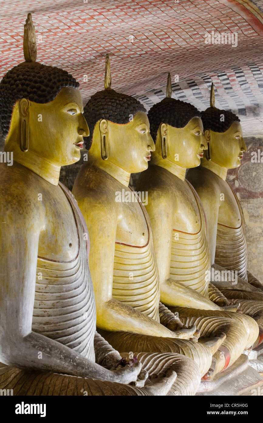 Goldenen Buddhas innen Pachima Viharaya Höhle, Dambulla, Central, Sri Lanka Stockfoto