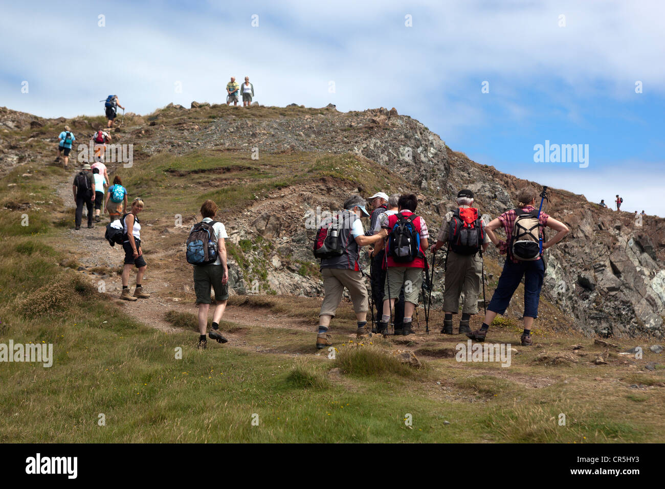 Wanderer auf die rührende oben Kynance Cove Stockfoto