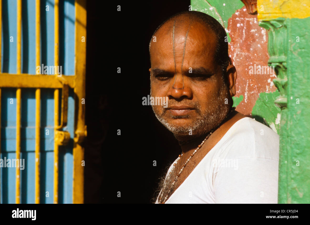 Örtlichen Brahmanen in cannot mit Krishna Tilak auf seiner Stirn