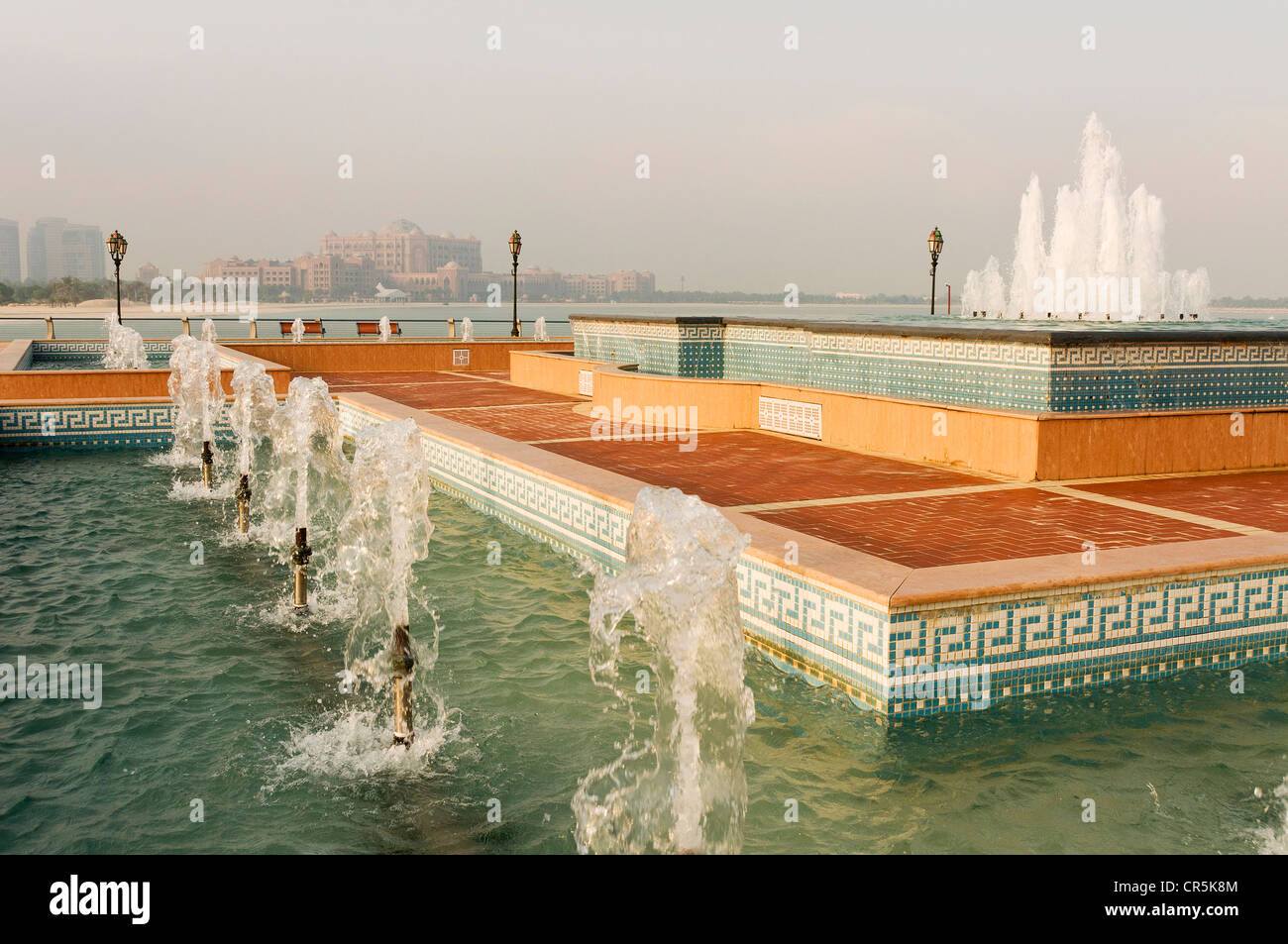 Elk206-1061 Vereinigte Arabische Emirate, Abu Dhabi, Emirates Palace Hotel, aus dem ganzen Wasser Stockfoto