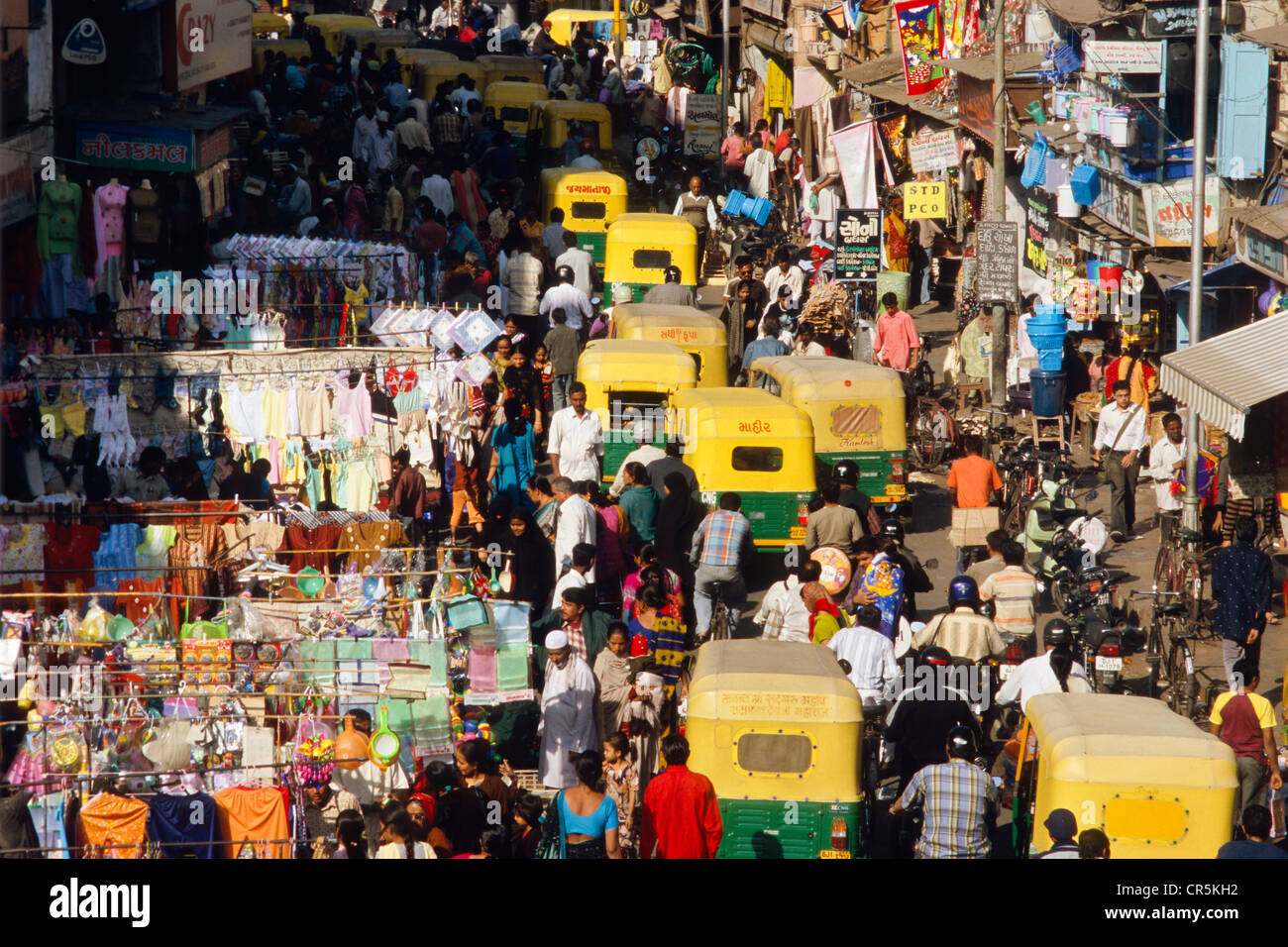 Dichten Verkehr in der Hauptstadt von Gujarat, Ahmedabad, Gujarat, Indien, Asien Stockfoto