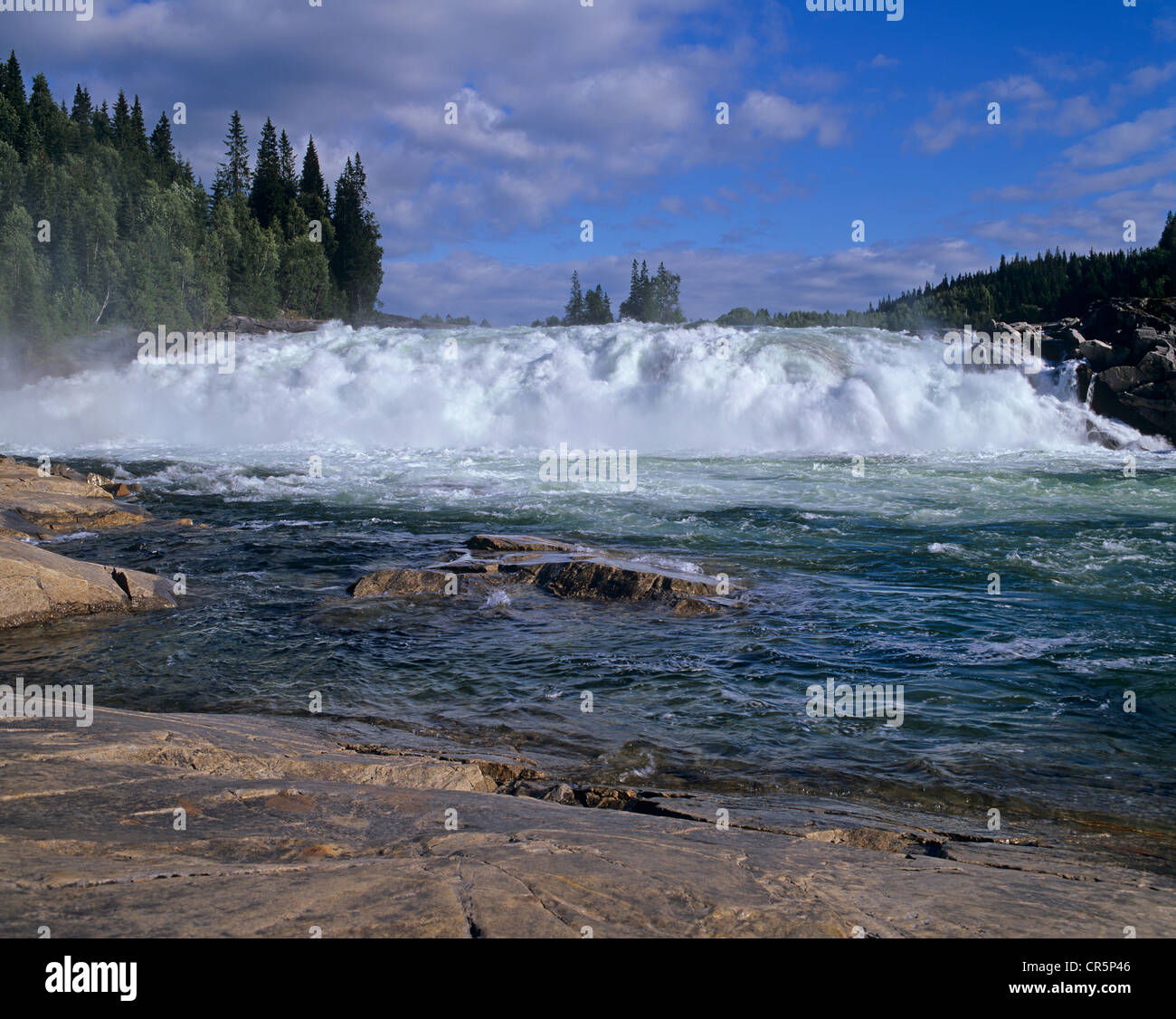 Laksfors, Wasserfall über mehrere Stufen von Lachs als natürlichen Schritte, in der Nähe von Mosjoen, Nordland, Norwegen, Skandinavien, Europa genutzt Stockfoto