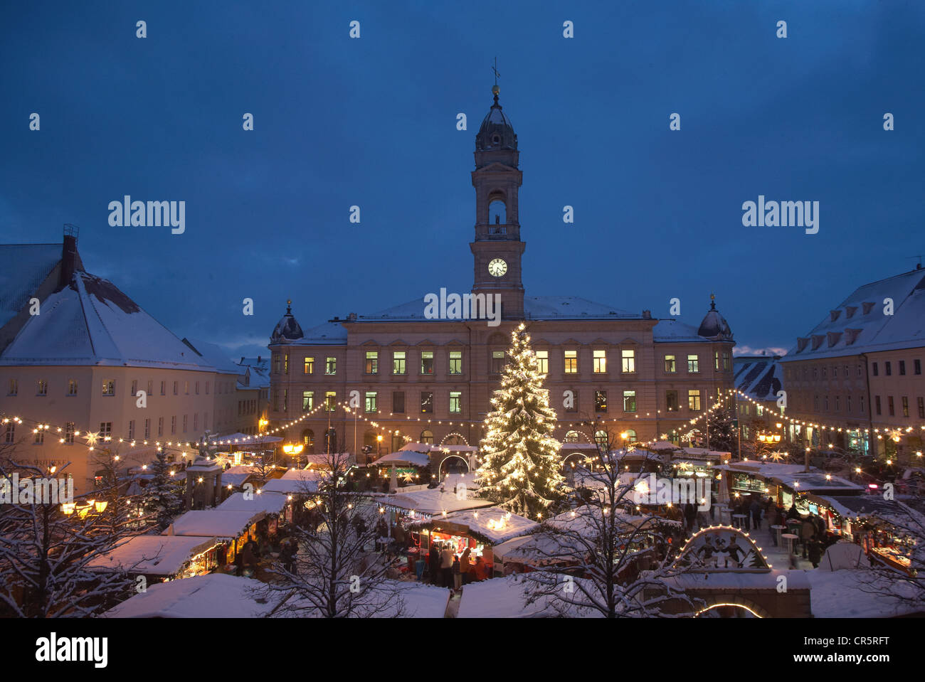 Weihnachtsmarkt vor dem Rathaus, Großenhain, Sachsen, Deutschland