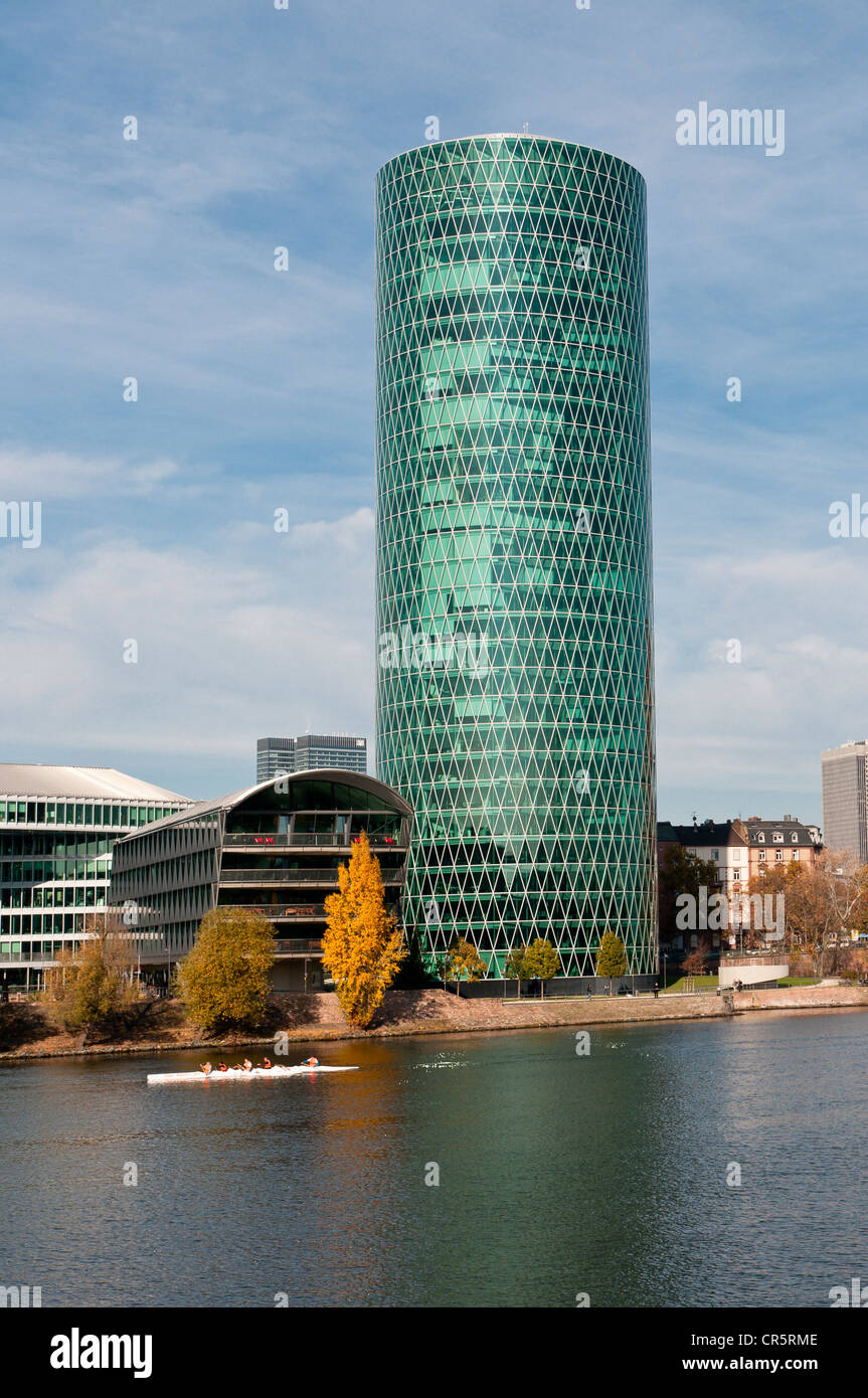 Westhafen Tower, Hochhaus in Frankfurt am Main Spitznamen "Das Gerippte", ähnelt die Struktur eines typischen Apfelwein Glas Stockfoto
